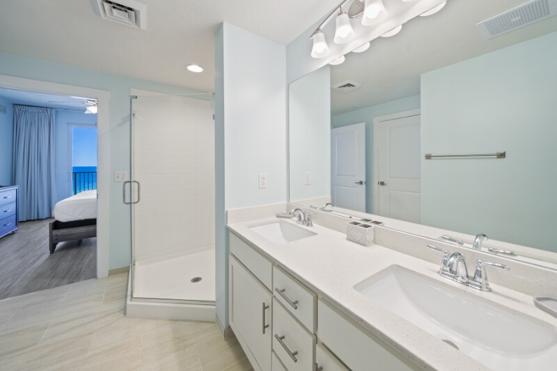 Building Photo - 15928 Front Beach Rd