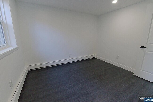 Building Photo - 401 Undercliff Ave