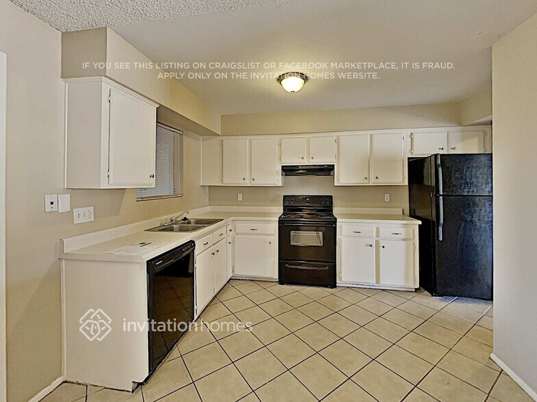 Building Photo - 1020 W Halstead Dr