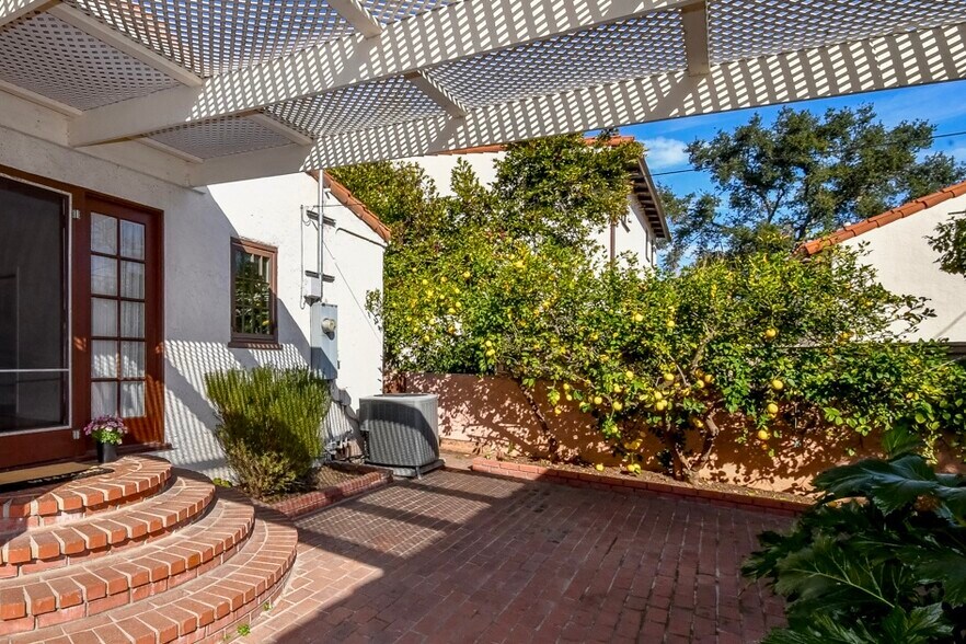 Building Photo - 2814 Fleur Dr