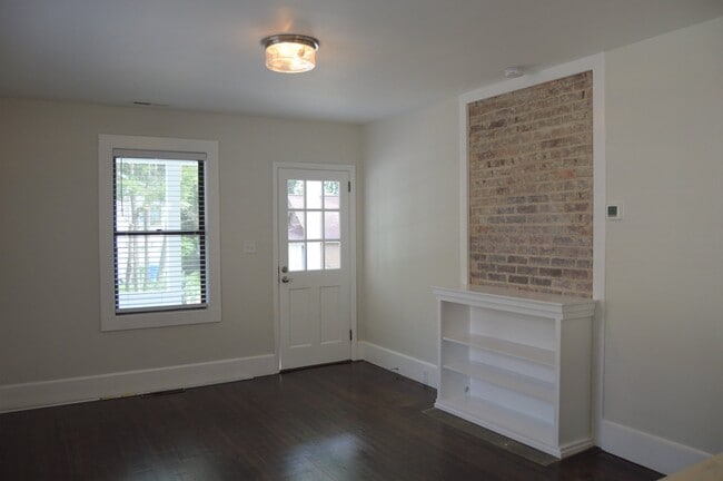 Building Photo - West Asheville Bungalow!