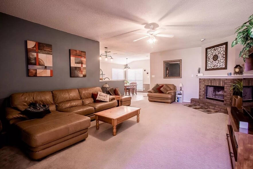 Building Photo - 518 N Juneau Ave