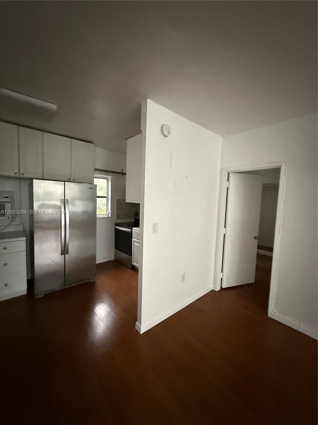 Building Photo - 10281 E Bay Harbor Dr