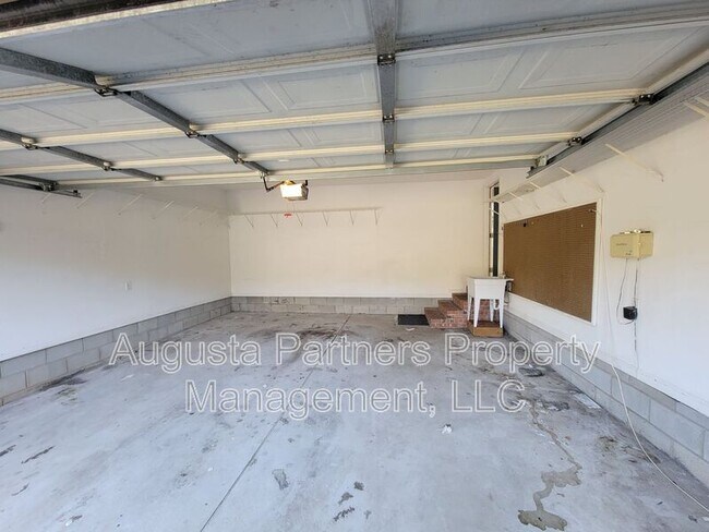 Building Photo - 4648 Walnut Hill Dr