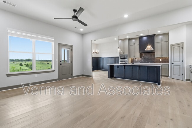 Building Photo - 930 Trestle Ln