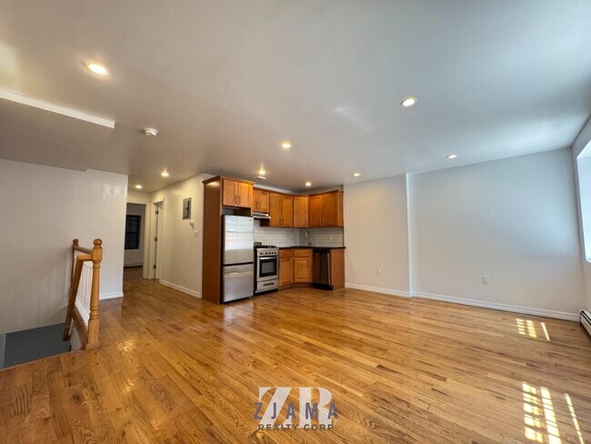 Building Photo - 789 Greene Ave