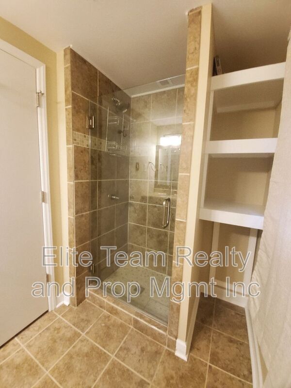 Building Photo - 4918 White Oak Rd