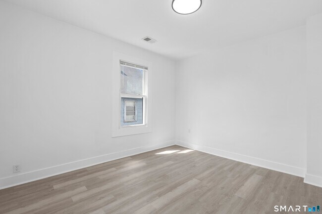 Building Photo - 93 Spring St