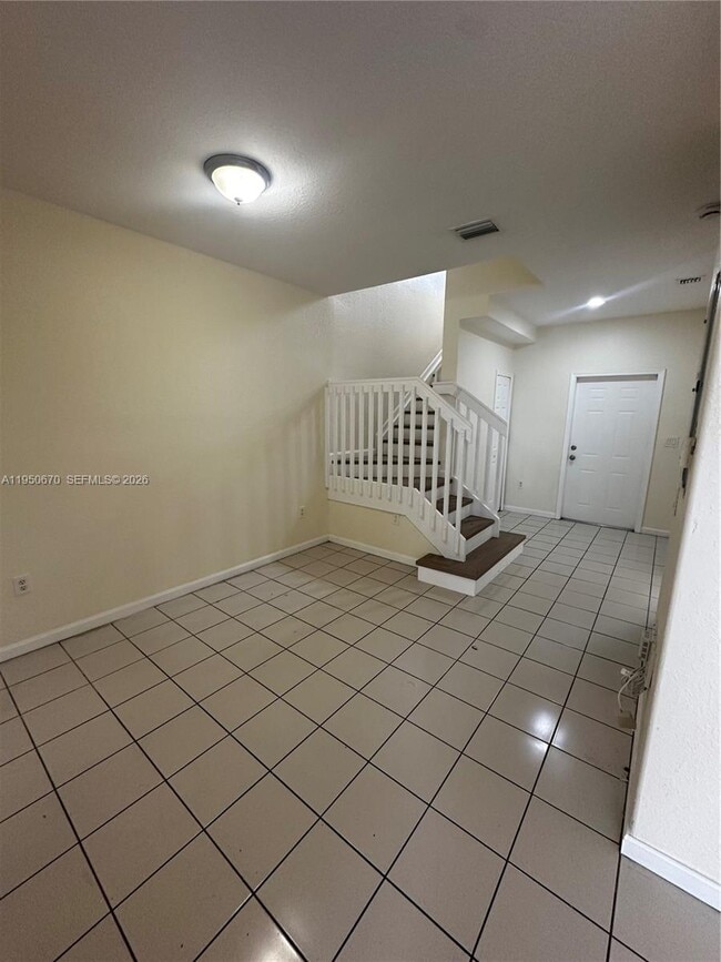 Building Photo - 1440 SE 24th Ct