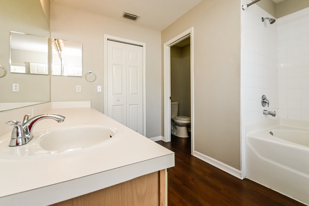 Building Photo - 12845 Longcrest Dr