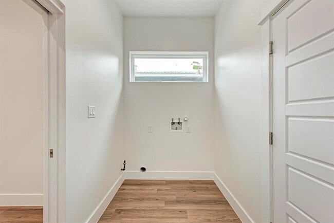 Building Photo - 401 Delmar Ave