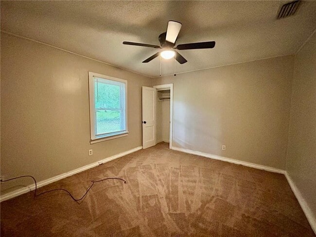 Building Photo - 905 Pansy Ct
