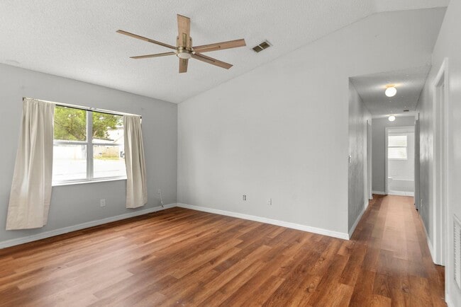 Building Photo - 301 S Capen Ave