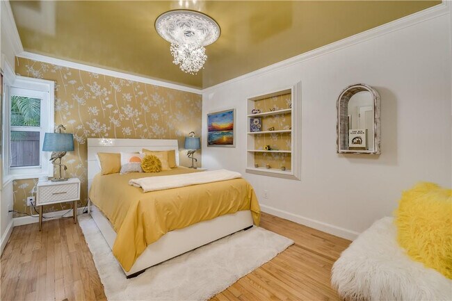 Building Photo - 417 NE 15th Ave