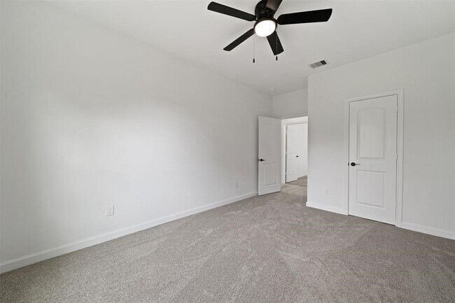 Building Photo - 1071 St Clair St