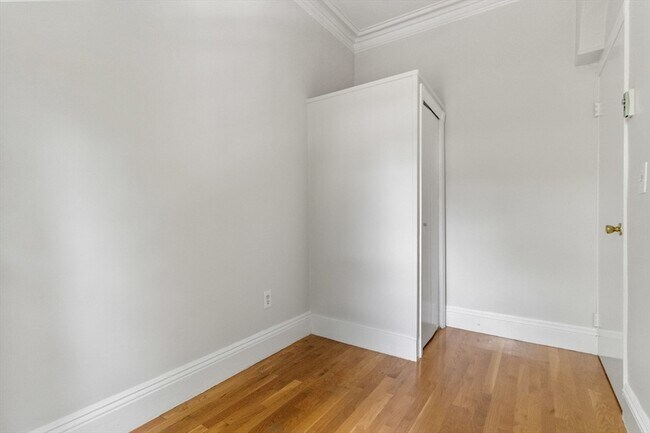 Building Photo - 182 W Brookline St