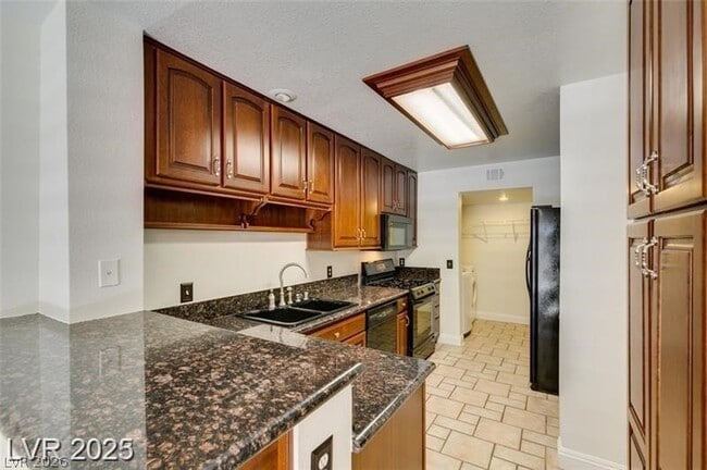 Building Photo - 2602 Country Maple Ave