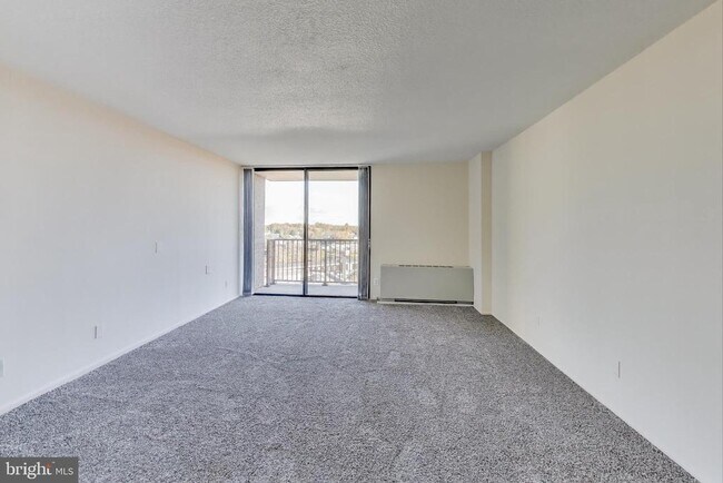 Building Photo - 4 Monroe St