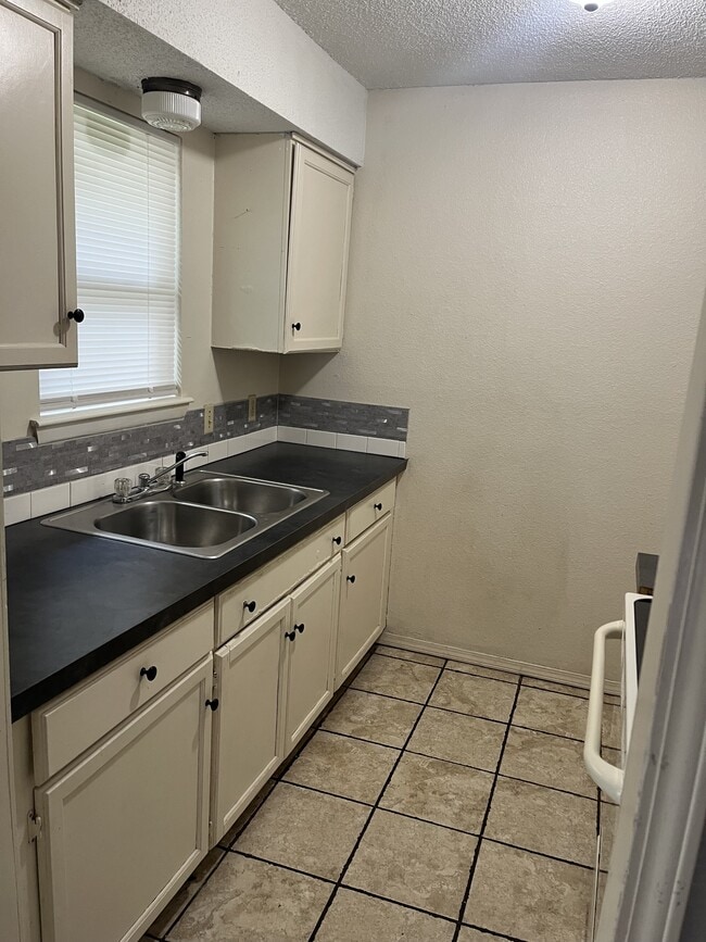 Building Photo - 107 Gamma Cir