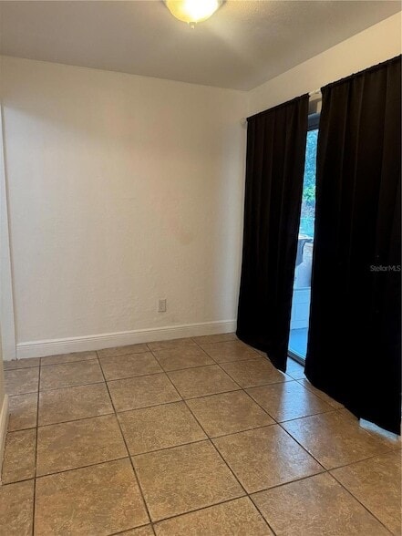 Building Photo - 930 Emerald Dr