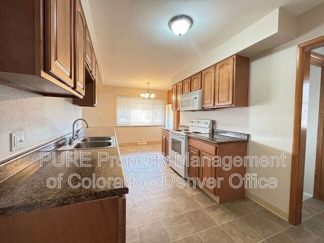 Building Photo - 3900 Yarrow St