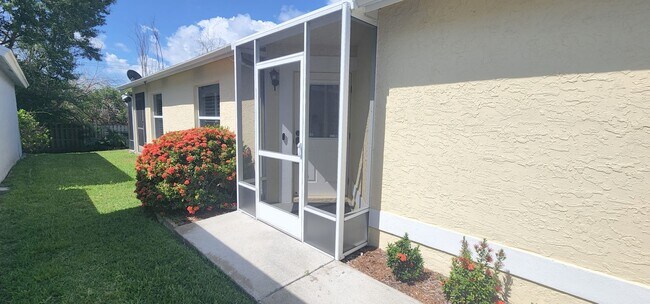 Building Photo - BEAUTIFUL 2/2 IN CATALINA OAKS- VERO BEACH