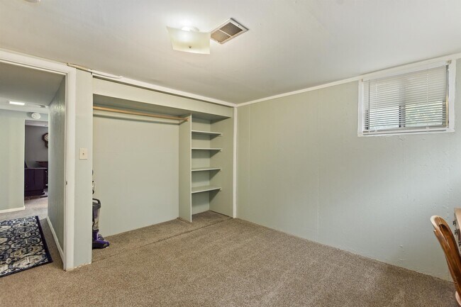 Building Photo - 1416 Chrisway Dr
