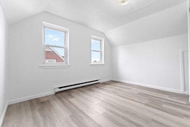 Building Photo - 813 N Kiowa St