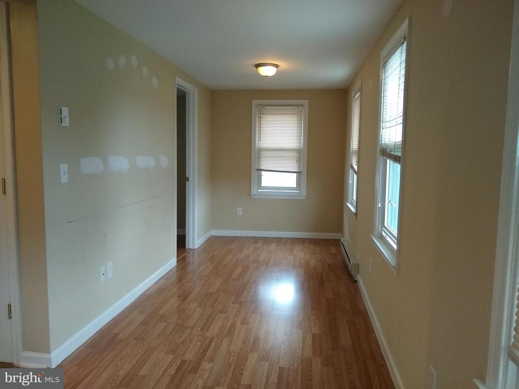 Building Photo - 37 N Hellertown Ave
