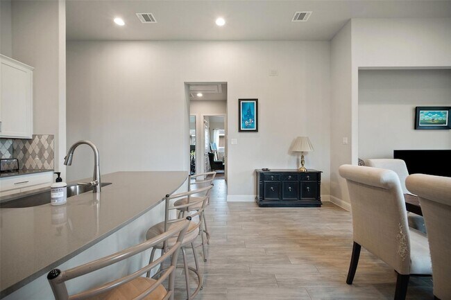 Building Photo - 127 Buteo St