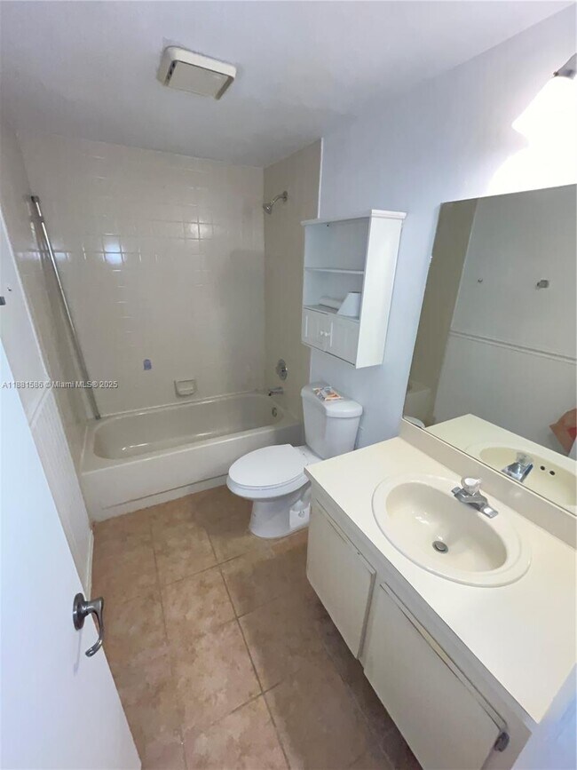 Building Photo - 5176 S University Dr