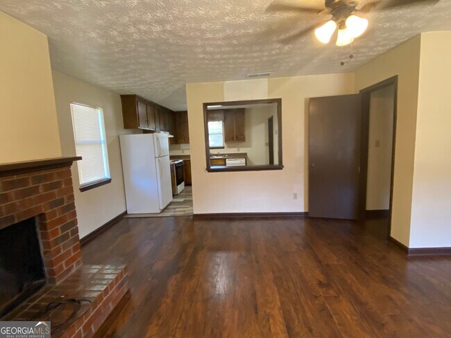 Building Photo - 129 Tanglewood Dr