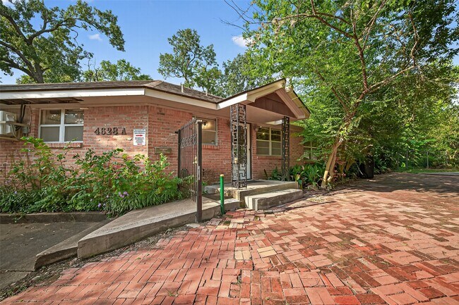 Building Photo - 4628 Roseneath Dr