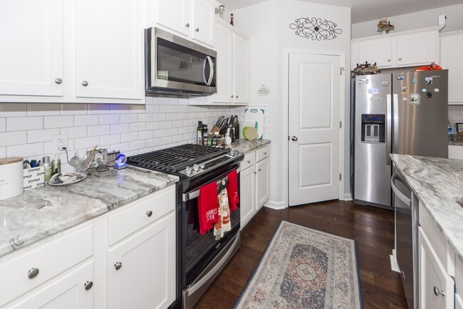 Building Photo - 4 Bedroom 2 Bath Home in French Quarter Creek - Huger