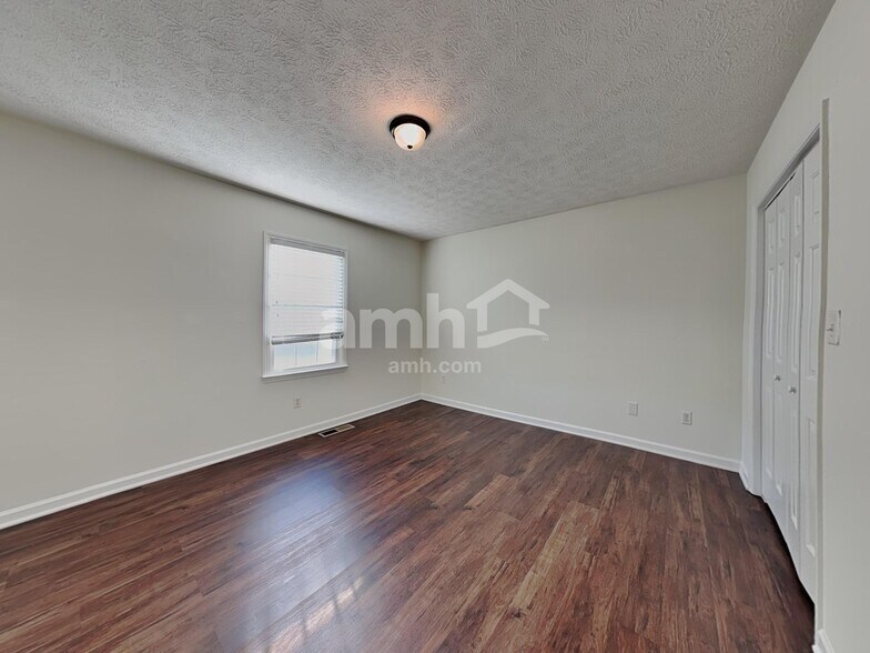 Building Photo - 541 Clyde Dr