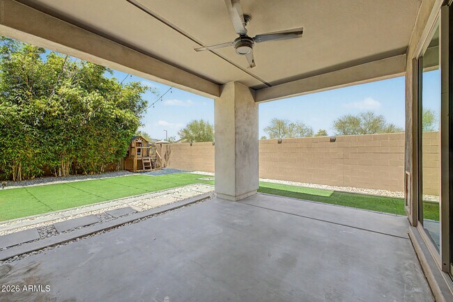 Building Photo - 15912 W Sierra St