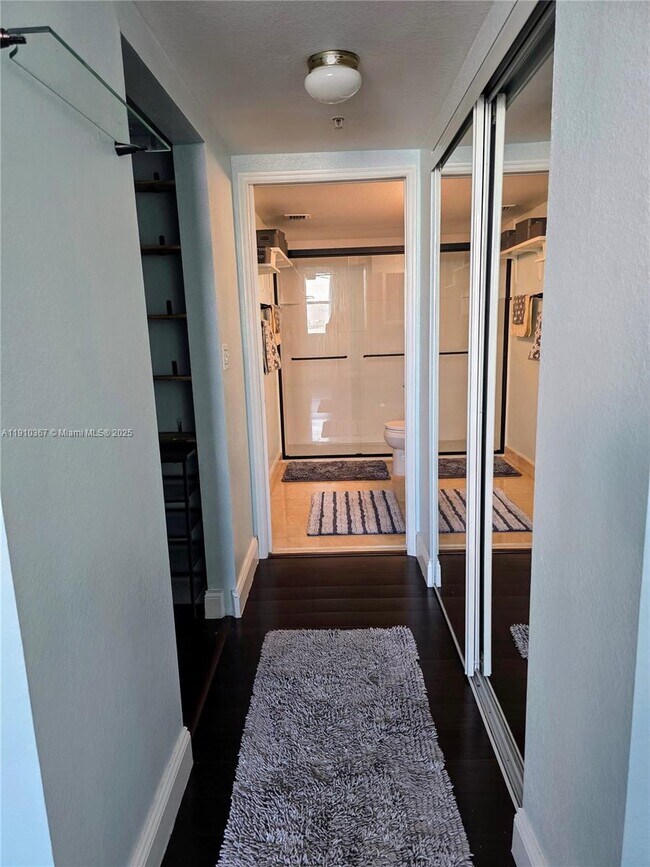 Building Photo - 1625 Kennedy Cswy