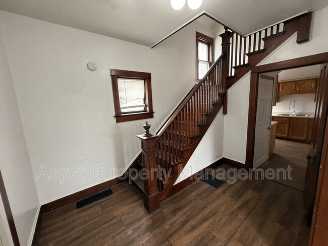 Building Photo - 824 Harrison Ave