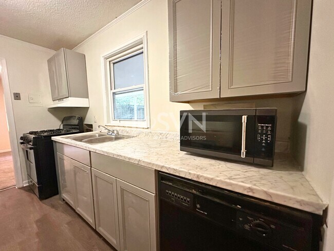 Building Photo - 1616 Gilda Cir