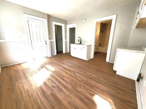 Building Photo - ENTEGJ - 3027-3029 N Holton Ave