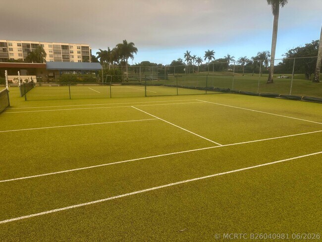 Building Photo - 8960 S Hollybrook Blvd