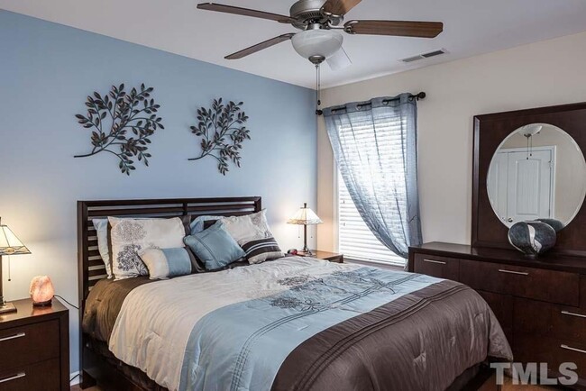 Building Photo - Charming 3BD, 2.5BA Raleigh Townhouse with...