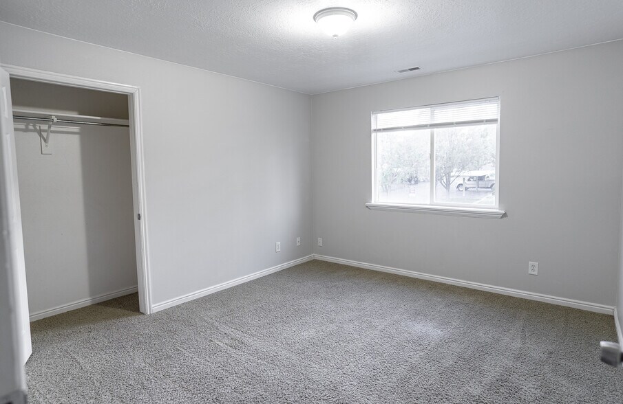 Building Photo - 8084 N Ridge Loop E