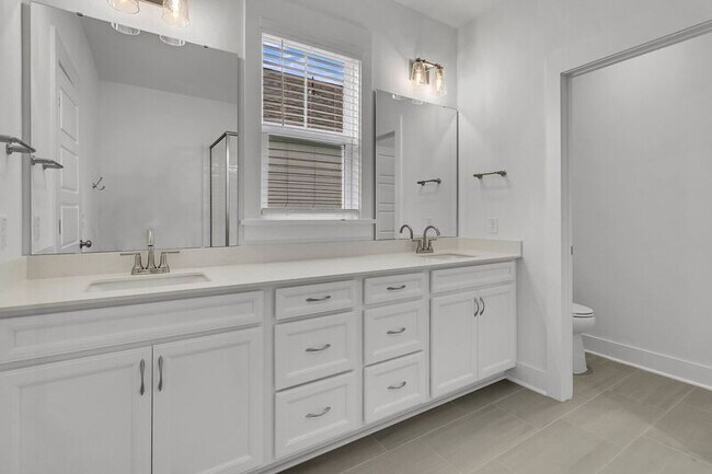 Building Photo - 110 Crimson St