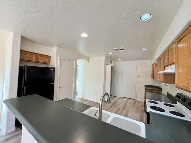 Building Photo - ASHLEY HEIGHTS 3 BEDROOM WITH HUGE BACKYARD