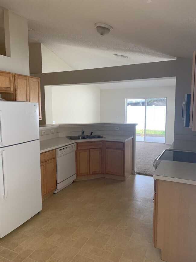 Building Photo - 4690 Salamander St