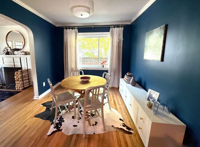 Building Photo - Updated 4-Bedroom Home in the Heart of Loy...