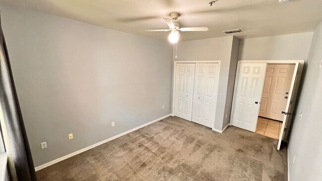 Building Photo - Two Bedroom in Metrowest AVAILABLE NOW!