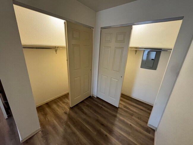 Building Photo - 2 bedroom one bath at Cedar Hills in Ozark...