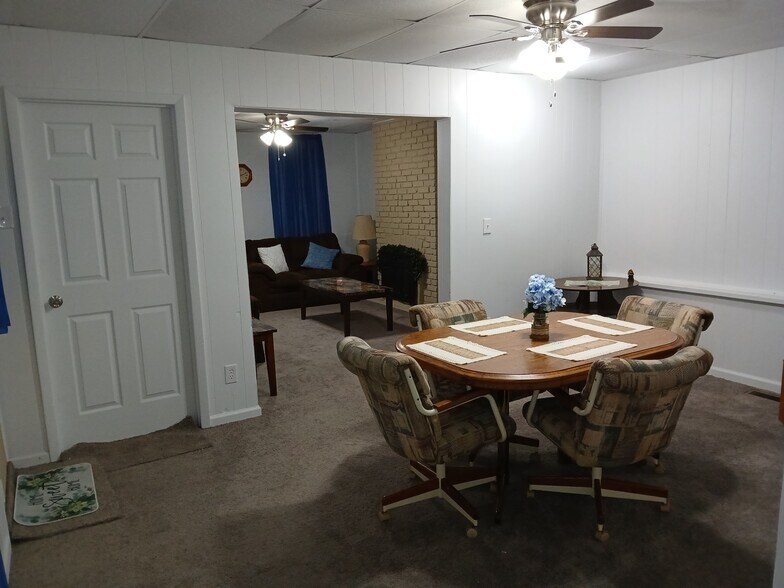 Building Photo - 2411 Spring St